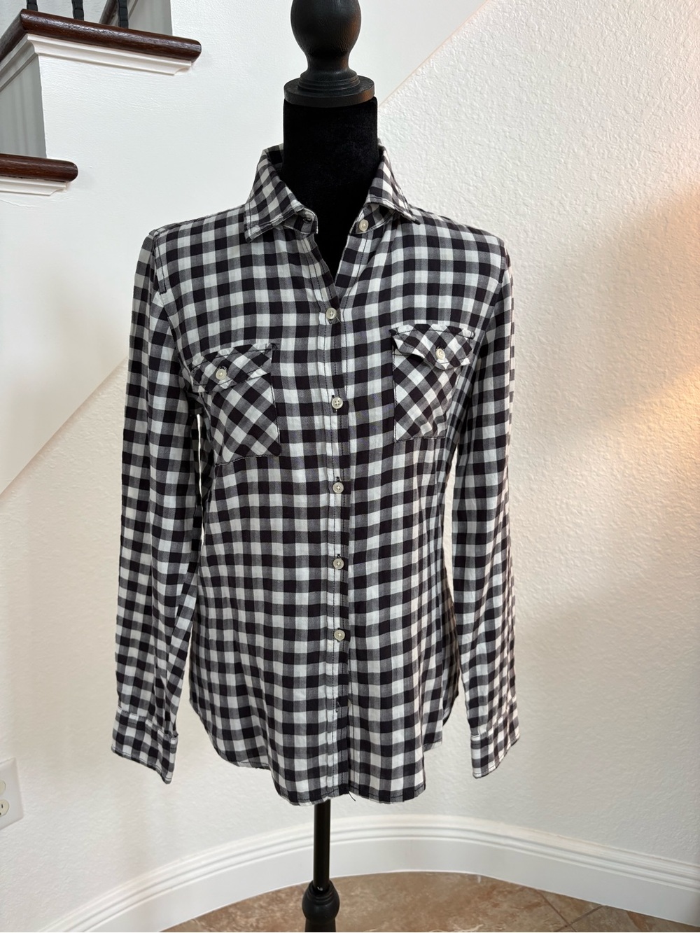 Hollister Black and White Gingham Button-Up